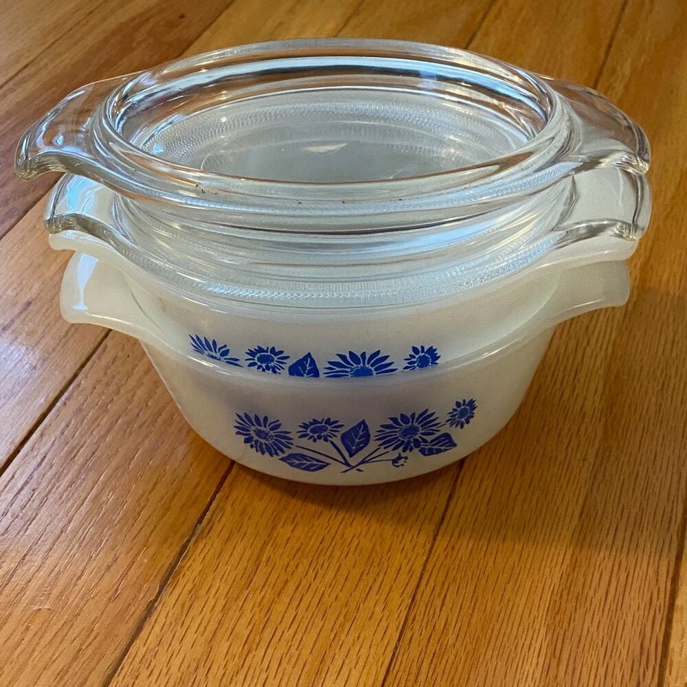 Vintage Milk GLASS Anchor Hocking Fire King Blue Cornflower 2 Bowls 120z w/lids - Picture 4 of 15